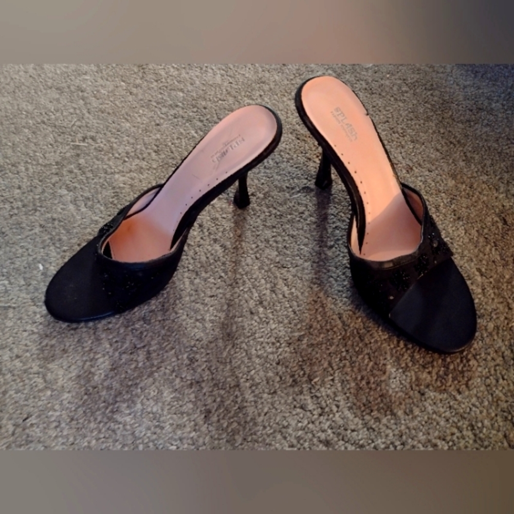 Sandal pumps with bead detail